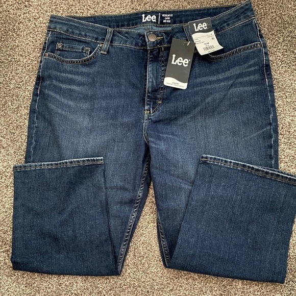 Lee Regular Fit Capri Mid Rise Jeans - Picture 2 of 9